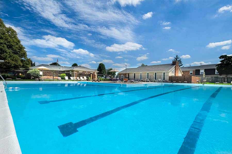 Yorktown Colony Apartments swimming pool